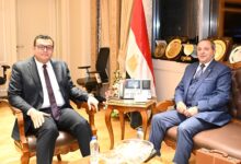 وزير الإسكان يلتقي محافظ بورسعيد لمناقشة استعدادات مواجهة موسم الأمطار