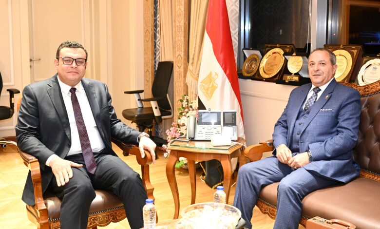وزير الإسكان يلتقي محافظ بورسعيد لمناقشة استعدادات مواجهة موسم الأمطار