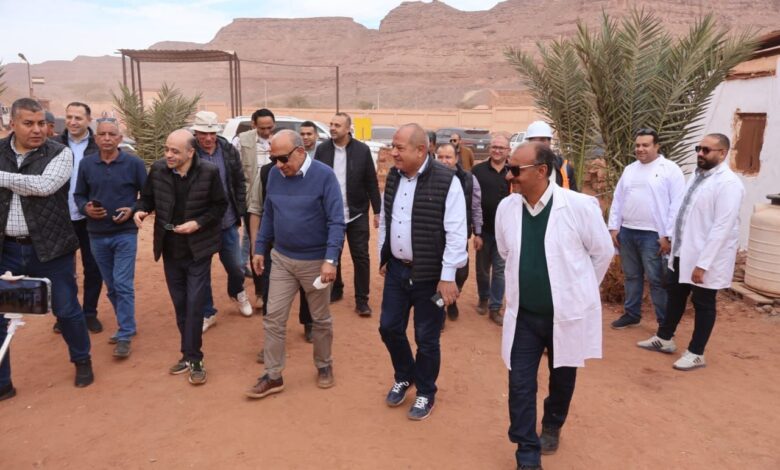 وزير الكهرباء يتفقد المركز الحقلي في أبو زنيمة لتعزيز استغلال الخامات الأرضية النادرة