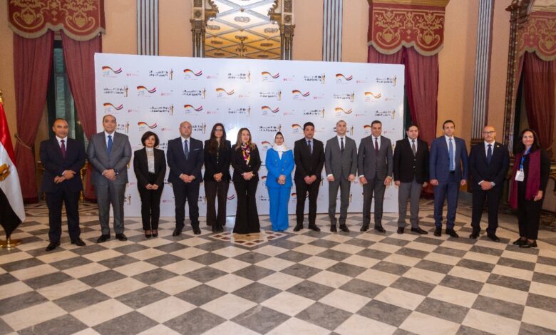 وزارة الاتصالات و«GIZ» تناقشان تنمية القدرات الرقمية للعاملين بالدولة ودعم التحول إلى حكومة ذكية وزارة الاتصالات و«GIZ» تناقشان تنمية القدرات الرقمية للعاملين بالدولة ودعم التحول إلى حكومة ذكية