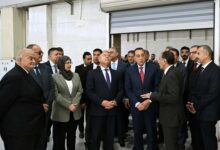 رئيس الوزراء يتفقد مشروع تطوير مركز تكنولوجيا دباغة الجلود بالروبيكي