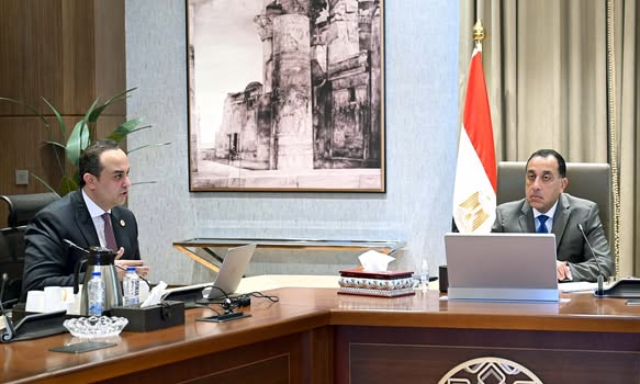رئيس الوزراء يُتابع مع رئيس هيئة الرعاية الصحية استعدادات المرحلة الثانية للتأمين الصحي الشامل رئيس الوزراء يُتابع مع رئيس هيئة الرعاية الصحية استعدادات المرحلة الثانية للتأمين الصحي الشامل