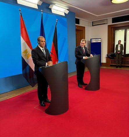  مشاورات سياسية بين وزير الخارجية المصري ونظيره الألماني في برلين