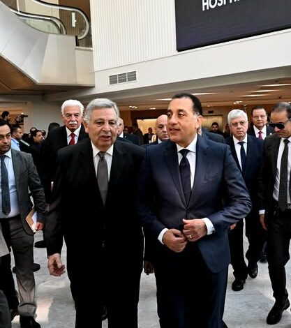 رئيس الوزراء يتفقد عددًا من أقسام المستشفى الجامعي بجامعة الجيزة الجديدة رئيس الوزراء يتفقد عددًا من أقسام المستشفى الجامعي بجامعة الجيزة الجديدة
