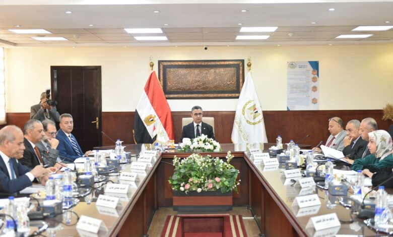 وزير التموين يتابع أعمال الشركة القابضة للصوامع والتخزين وزير التموين يتابع أعمال الشركة القابضة للصوامع والتخزين