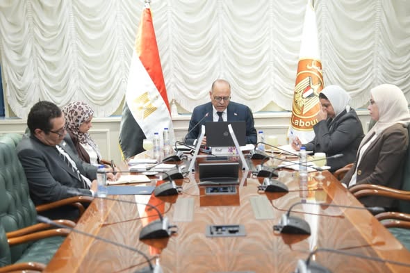 العمل والبنك الدولي يبحثان عدد من الملفات الاقتصادية والعمالية المشتركة العمل والبنك الدولي يبحثان عدد من الملفات الاقتصادية والعمالية المشتركة