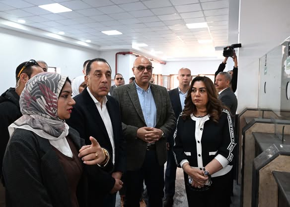 رئيس الوزراء يتفقد المركز التكنولوجي بطحانوب رئيس الوزراء يتفقد المركز التكنولوجي بطحانوب