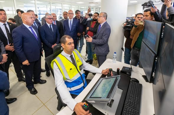 “ميناء السخنة” يحطم رقمًا قياسيًا في موسوعة جينيس كأكبر ميناء من صنع الإنسان “ميناء السخنة” يحطم رقمًا قياسيًا في موسوعة جينيس كأكبر ميناء من صنع الإنسان