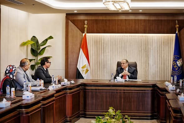 رئيس هيئة الدواء وممثلي “صن فارما” يبحثان تطوير التوسع الصناعي والتصديري رئيس هيئة الدواء وممثلي “صن فارما” يبحثان تطوير التوسع الصناعي والتصديري