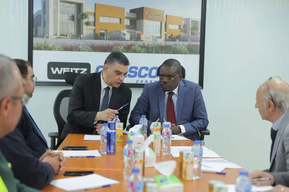 رئيس Africa CDC يتفقد مشروع المخازن الاستراتيجية لهيئة الشراء الموحد