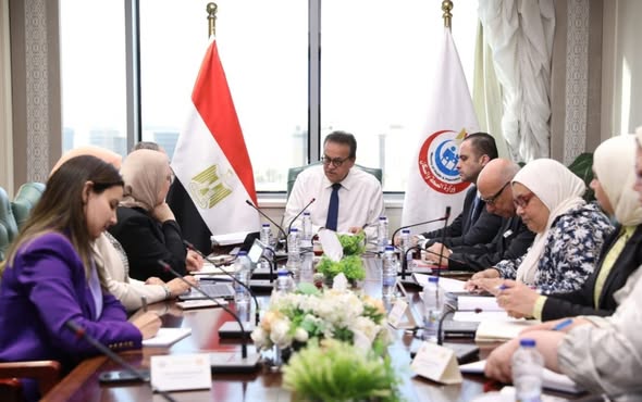 “الإنسان في المقدمة.. “وزير الصحة” يعلن عن خطط تنموية شاملة “الإنسان في المقدمة.. “وزير الصحة” يعلن عن خطط تنموية شاملة