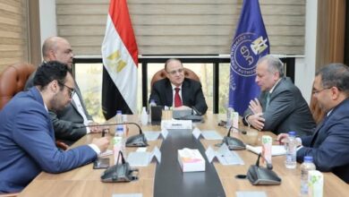 رئيس هيئة الدواء يعقد اجتماعًا مع ممثلي شركة «داف» لمتابعة مشروعات التتبع الدوائي والتحول الرقمي رئيس هيئة الدواء يعقد اجتماعًا مع ممثلي شركة «داف» لمتابعة مشروعات التتبع الدوائي والتحول الرقمي