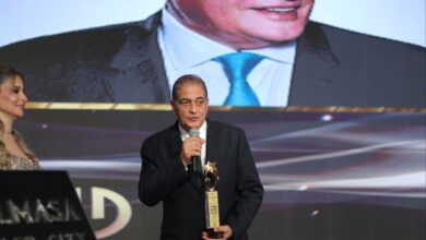 أسامة كمال يحصد جائزة أفضل إعلامي في مصر والوطن العربي لعام 2025