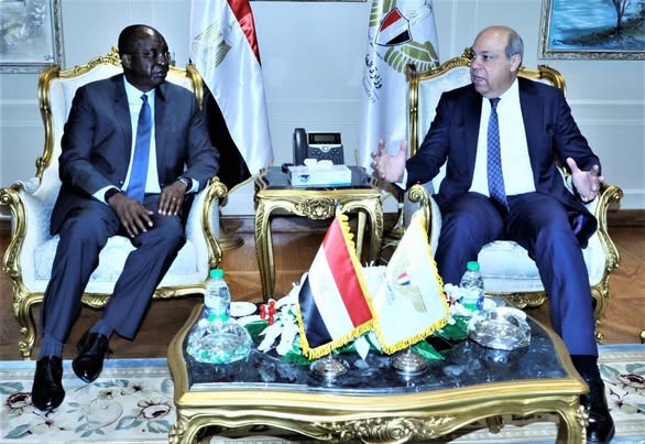 مصر تستهدف زيادة مشاركة القطاع الخاص في مشروعات الطيران المدني