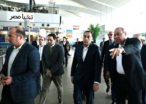 رئيس الوزراء يبدأ جولة تفقدية موسعة بمطار القاهرة الدولي