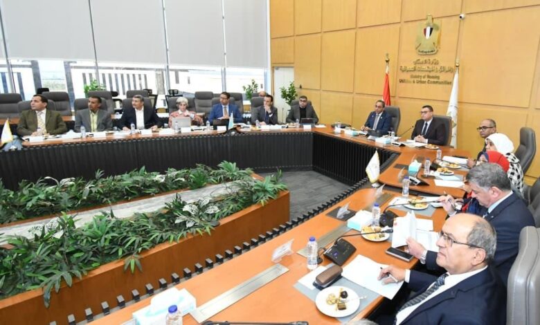 وزير الإسكان يلتقي محافظ قنا لبحث تعزيز العمل المشترك والتكامل العمراني وزير الإسكان يلتقي محافظ قنا لبحث تعزيز العمل المشترك والتكامل العمراني