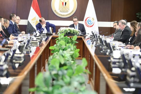 وزيرا الصحة والمالية يبحثان انتظام سلاسل توريد الأدوية والمستلزمات الطبية