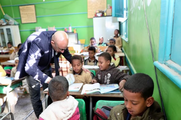 وزير التربية والتعليم ومحافظ أسوان يتفقدان ٦ مدارس بإدارة إدفو التعليمية لمتابعة انتظام العملية التعليمية وزير التربية والتعليم ومحافظ أسوان يتفقدان ٦ مدارس بإدارة إدفو التعليمية لمتابعة انتظام العملية التعليمية