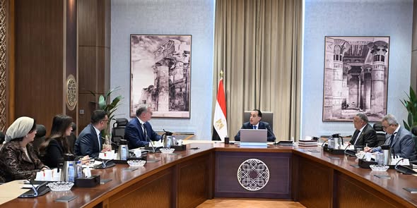 رئيس الوزراء يتابع جهود جذب الاستثمارات للمنطقة الاقتصادية للمثلث الذهبي