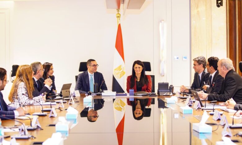 وزيرا التخطيط والاستثمار يناقشان مع البنك الدولي الاستراتيجية الوطنية للاستثمار الأجنبي المباشر وزيرا التخطيط والاستثمار يناقشان مع البنك الدولي الاستراتيجية الوطنية للاستثمار الأجنبي المباشر