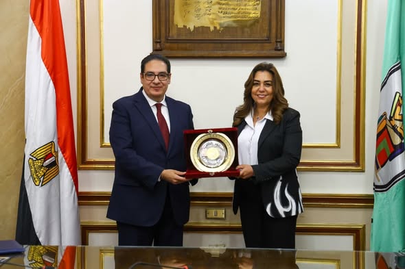 شراكة استراتيجية بين “التنمية المحلية” و”جامعة القاهرة” لتطوير برامج التدريب بمركز سقارة