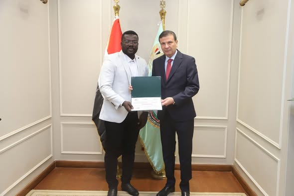 “الزراعة” تُسلّم شهادات تخرج لمتدربين من 10 دول أفريقية في إنتاج تقاوي الأرز “الزراعة” تُسلّم شهادات تخرج لمتدربين من 10 دول أفريقية في إنتاج تقاوي الأرز