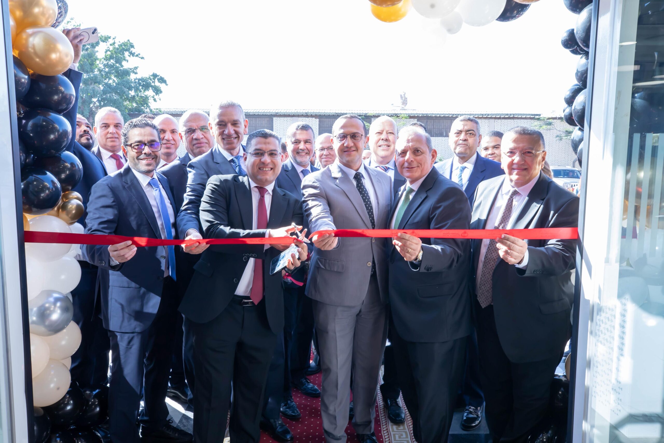 بنك مصر يفتتح فرعًا جديدًا بمطار القاهرة ويرفع عدد وحداته المصرفية بالمطار إلى 19 وحدة