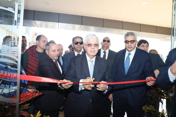 وزير التعليم العالي يفتتح مشروعات تعليمية وخدمية بجامعة بورسعيد