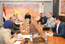 وزير الإسكان يعقد اجتماعًا بجهاز مدينة الشيخ زايد لمتابعة خطط تطوير الطرق والمحاور