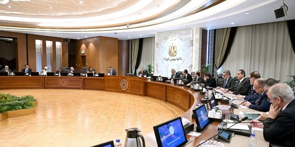 رئيس الوزراء لمجتمع رجال الأعمال والمستثمرين: ضاعفوا استثماراتكم المناخ جاذب والفرص واسعة رئيس الوزراء لمجتمع رجال الأعمال والمستثمرين: ضاعفوا استثماراتكم المناخ جاذب والفرص واسعة