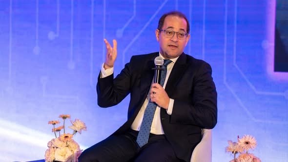 وزير المالية: تراجع الدين الخارجي لمصر بقيمة 4 مليارات دولار ونستهدف المزيد من التراجع وزير المالية: تراجع الدين الخارجي لمصر بقيمة 4 مليارات دولار ونستهدف المزيد من التراجع