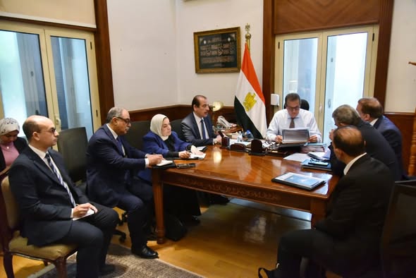 وزير الصحة يبحث مستجدات مشروع مدينة اللقاحات والبيوتكنولوجي