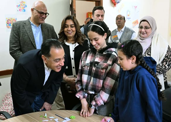 رئيس الوزراء يتفقد مكتبة مصر العامة بشبين القناطر رئيس الوزراء يتفقد مكتبة مصر العامة بشبين القناطر