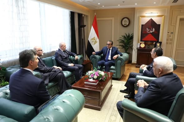 وزير الصحة يبحث تعزيز التعاون الاستثماري مع شركتي “إيني” الإيطالية و”سان دوناتو” وزير الصحة يبحث تعزيز التعاون الاستثماري مع شركتي “إيني” الإيطالية و”سان دوناتو”