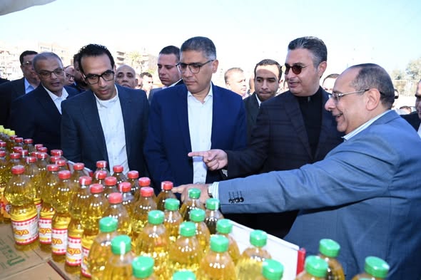 وزير التموين ومحافظ الجيزة يفتتحان سوق اليوم الواحد بحدائق الأهرام