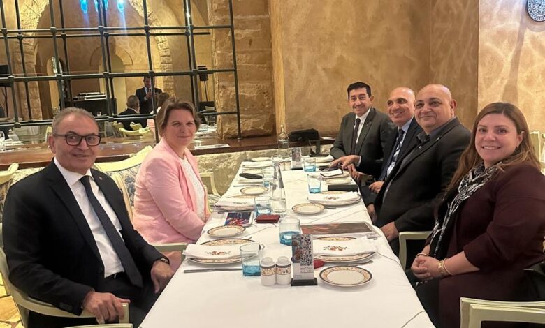 جلسة مباحثات بين قطاعي الملابس والغزل ورابطة مصنّعي الآلات الألمانية حول معرض Texprocess 2026 جلسة مباحثات بين قطاعي الملابس والغزل ورابطة مصنّعي الآلات الألمانية حول معرض Texprocess 2026