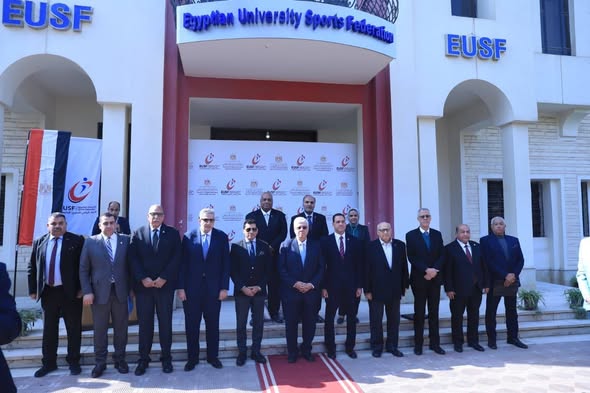 وزيرا التعليم العالي والشباب يكرمان الطلاب الفائزين في البطولات العالمية