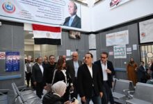 مدبولي يتفقد مركز طب الأسرة بطحانوب ضمن مشروعات “حياة كريمة”