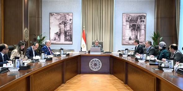 “الحكومة” تبحث وضع حلول جذرية للمشكلات المالية لـ”ماسبيرو” والصحف القومية “الحكومة” تبحث وضع حلول جذرية للمشكلات المالية لـ”ماسبيرو” والصحف القومية