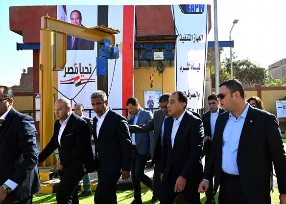 رئيس الوزراء يتفقد محطة رفع “الفهميين” للصرف الصحي بقرى مركز الصف بالجيزة
