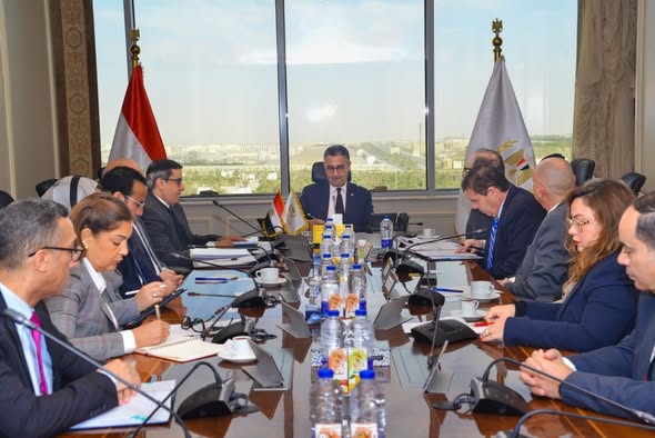 وزير التموين يبحث مع شركة بلومبرج جرين تطوير البنية التحتية لتخزين الحبوب