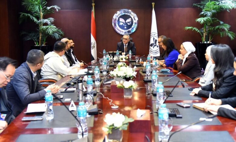 هيئة الاستثمار تبحث مع Fountain Set Limited إنشاء مجمع صناعي للغزل والنسيج باستثمارات 100 مليون دولار هيئة الاستثمار تبحث مع Fountain Set Limited إنشاء مجمع صناعي للغزل والنسيج باستثمارات 100 مليون دولار