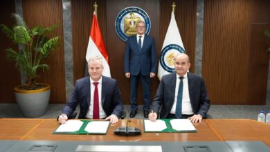 مصر توقع أول رخصة لإنتاج وقود الطائرات المستدام بتحويل زيت الطعام المستعمل