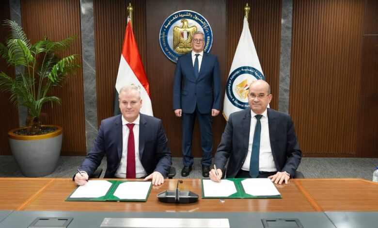 مصر توقع أول رخصة لإنتاج وقود الطائرات المستدام بتحويل زيت الطعام المستعمل