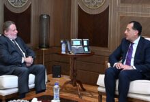 رئيس الوزراء يلتقي محافظ البنك المركزي لمتابعة جهود التنسيق في الملفات الاقتصادية