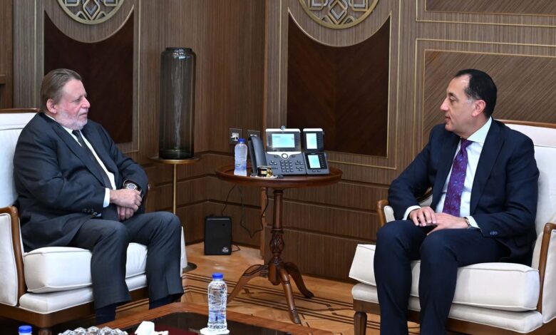 رئيس الوزراء يلتقي محافظ البنك المركزي لمتابعة جهود التنسيق في الملفات الاقتصادية رئيس الوزراء يلتقي محافظ البنك المركزي لمتابعة جهود التنسيق في الملفات الاقتصادية