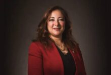 من الخط الساخن إلى القيادة.. رحلة غادة غيث في عالم الاتصالات المؤسسية