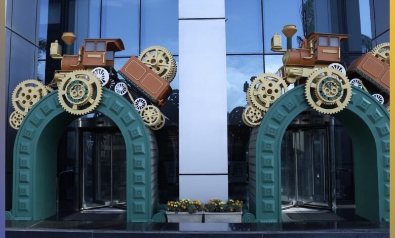 بالصور.. البنك الأهلي المصري يزين مقره الرئيسي احتفالاً بالعام الجديد ويعزز بهجة الموظفين والعملاء بالصور.. البنك الأهلي المصري يزين مقره الرئيسي احتفالاً بالعام الجديد ويعزز بهجة الموظفين والعملاء