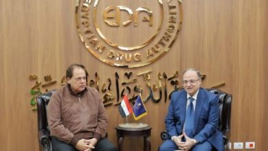 رئيس هيئة الدواء المصرية يناقش مع محمد أبو العينين فرص الاستثمار وتوسيع التصنيع الدوائي