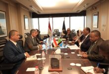 وزير السياحة يبحث مع نظيره التنزاني تعزيز التعاون الثنائي